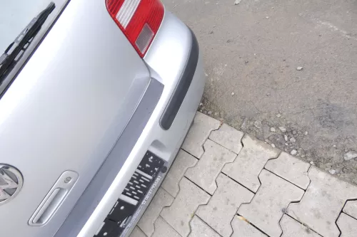 VW Golf 4 Limousine Stoßstange hinten Heckstoßstange Stoßfänger silber grau LA7W (162040)