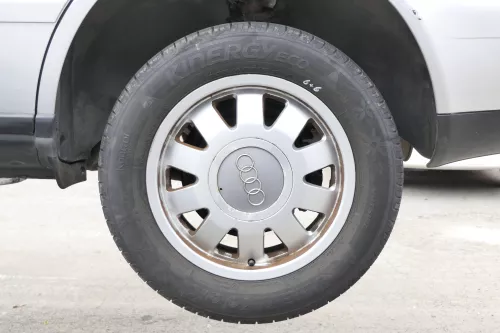 4x Audi A4 8E A6 4B Alufelgen 205/60R15 91T Sommerreifen Reifen 5-7mm 4B0601025N (162134)