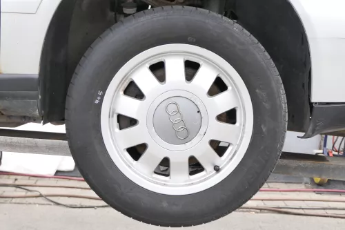 4x Audi A4 8E A6 4B Alufelgen 205/60R15 91T Sommerreifen Reifen 5-7mm 4B0601025N (162134)