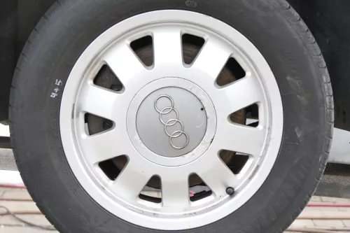 4x Audi A4 8E A6 4B Alufelgen 205/60R15 91T Sommerreifen Reifen 5-7mm 4B0601025N (162134)