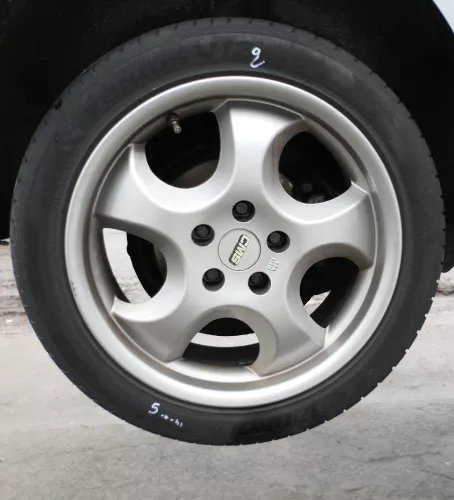 VW Passat 3C Golf Reifen Sommerreifen 225/45 R17 91V Alufelgen Felgen 4-6mm (162247)