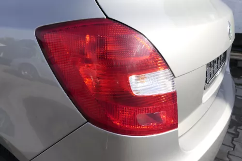 Skoda Fabia 5J Schrägheck Rücklicht Rückleuchte original hinten links 5J6945111 (162264)