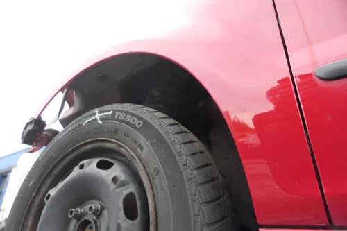 VW Fox Kotflügel vorne links rot LY3D (162332)