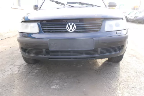 VW Passat 3B Stoßstange vorne Frontstoßstange Stoßfänger vorn schwarz LC9Z SWR (162639)