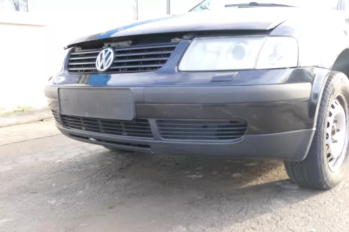 VW Passat 3B Stoßstange vorne Frontstoßstange Stoßfänger vorn schwarz LC9Z SWR (162639)