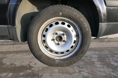 4x Felgen Caddy 2K 195/65 R15 Winterreifen Felge 6jx15H2 ET47 Reifen 2K0601027 (162648)