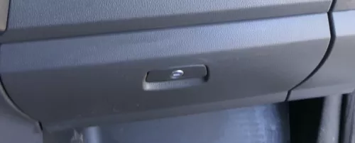 VW Amarok 2H Handschuhfach Fach Griff Klappe anthrazit 2H0857095D 71N