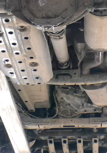 VW Amarok 2H Kardanwelle Welle 2H0521102AN D/ AT hinten 17.000 km (162836)