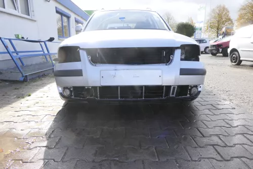 VW Passat 3BG Stoßstange vorne Frontstoßstange Stoßfänger silber LA7W reflexsilb