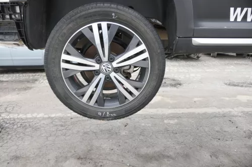 Caddy Alltrack Golf Reifen Sommerreifen 215/55 ZR17 98W 2K5601025P Felgen 2-7mm (163458)