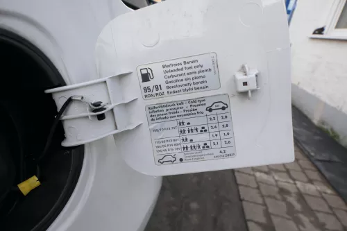 VW Lupo Seat Arosa Tankdeckel Deckel Tank Tankverschluß weiß LB9A (163781)