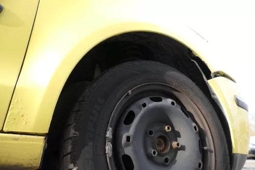 VW Polo 9N Kotflügel vorne rechts gelb LD1B bis ca.Bj.2004 - Rost (163790)