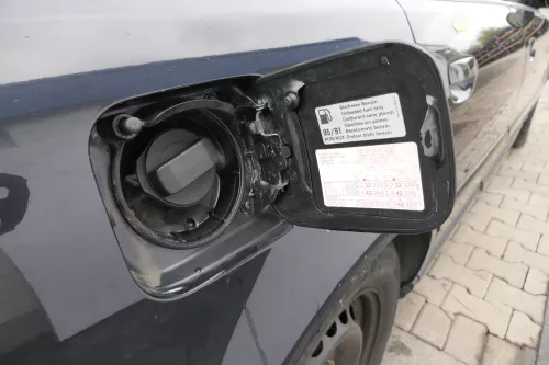 Audi A4 B5 Tankdeckel Tankklappe Tank Deckel Klappe 8D5809905B Schwarz LZ9W (163988)