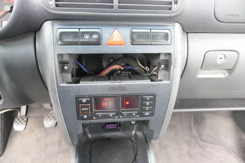 Audi A3 8L Mittelkonsole Verkleidung um Radio Blende 8L0863263A (164044)