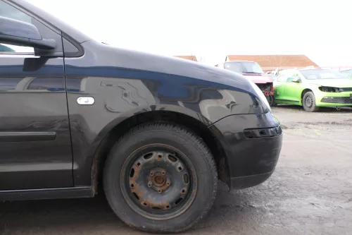 VW Polo 9N Kotflügel vorne rechts schwarz LC9Z bis ca.Bj.2004 - Rost