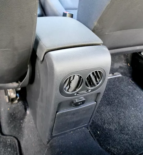 Golf Plus 6 5M Mittelarmlehne Armlehne Lehne Mitte Original verschiebbar schwarz