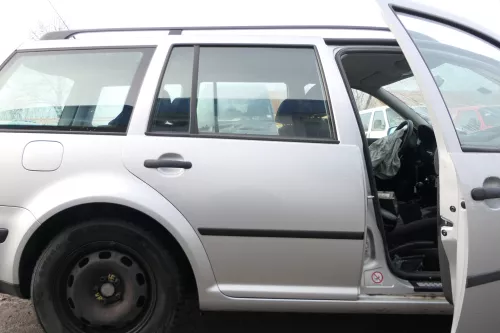 VW Golf 4 Bora Tür hinten rechts nur Kombi /Variant silber LA7W indigoblau ohnAn