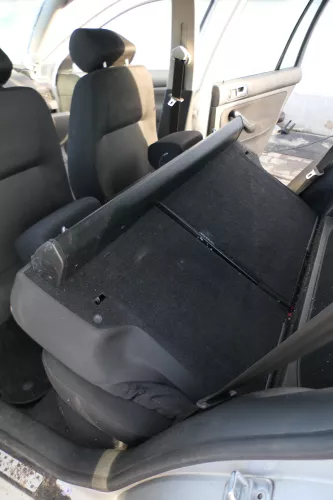 VW Bora Golf 4 Kombi Variant Hundegitter Trenngitter Gitter 1J9861691L + Halter