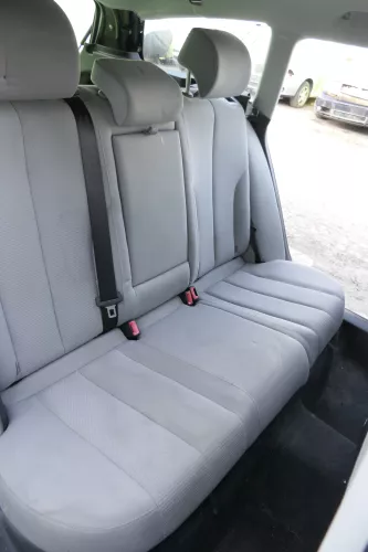 VW Passat 3C Kombi Avant Variant Sitz Rückbank Rücksitzbank Sitze Ski durch grau
