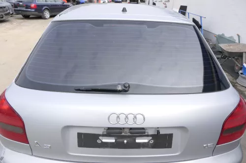Audi A3 8L bis cBj. ca1999 Heckklappe Kofferraumklappe Klappe hinten LY7M silber (164796)