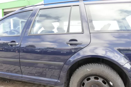 VW Golf 4 Bora Tür hinten links nur Kombi / Variant blau LA5G