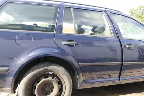 VW Golf 4 Bora Tür hinten rechts nur Kombi /Variant blau LA5G ohne Anbauteile