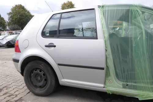 VW Golf 4 Limousine Tür hinten rechts silber grau LB7Z satinsilber (KEINkombi)