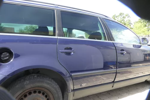 VW Passat 3B 3BG 3B6 Kombi Avant Tür hinten rechts mit Scheibe blau LB5N