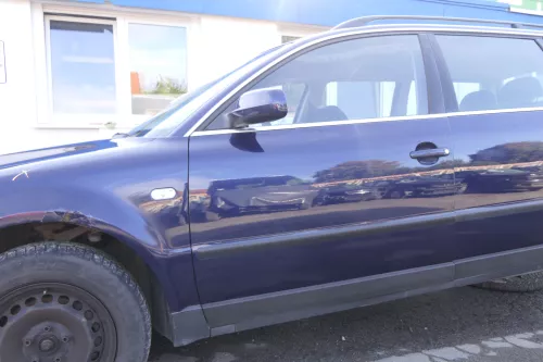 VW Passat 3B 3BG 3B6 Kombi + Limo Tür vorne links Fahrertür blau LB5N ohneAnbaut