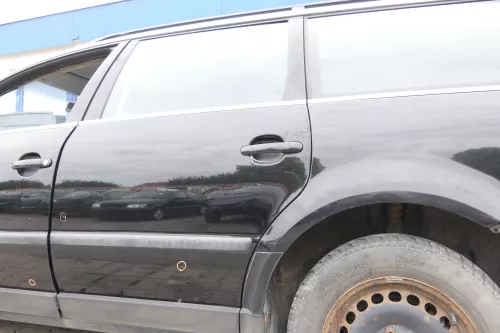 VW Passat 3B 3BG Kombi Variant Tür hinten links schwarz L041 ohneAnbauteile