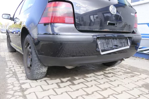 VW Golf 4 Limousine Stoßstange hinten Heckstoßstange Stoßfänger schwarz LC9Z (165162)