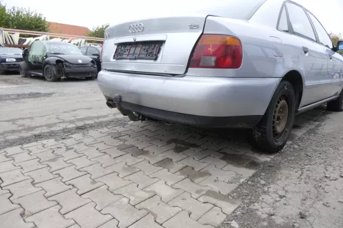 Audi A4 B5 Limousine Stoßstange hinten Heckstoßstange silber grau LY7M biscaBj99 (165397)