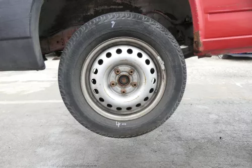 4x VW T4 Felgen Reifen 205/65 R15C 102/101T Sommerreifen 6jx15H2 ET55 # 4-5mm (165437)