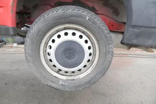 4x VW T4 Felgen Reifen 205/65 R15C 102/101T Sommerreifen 6jx15H2 ET55 # 4-5mm (165437)