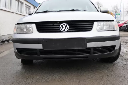 VW Passat 3B Stoßstange vorne Frontstoßstange Stoßfänger silber LB7Z grau Grill