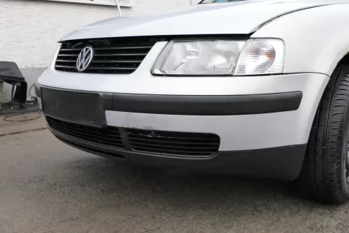 VW Passat 3B Stoßstange vorne Frontstoßstange Stoßfänger silber LB7Z grau Grill (165504)