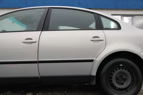 VW Passat 3B 3BG Limousine Tür hinten links silber grau LB7Z satinsilber