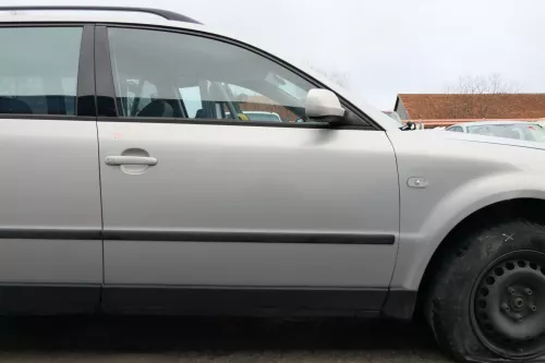 VW Passat 3B 3BG Kombi + Limo Tür vorne rechts Beifahrertür grau silber LB7Z