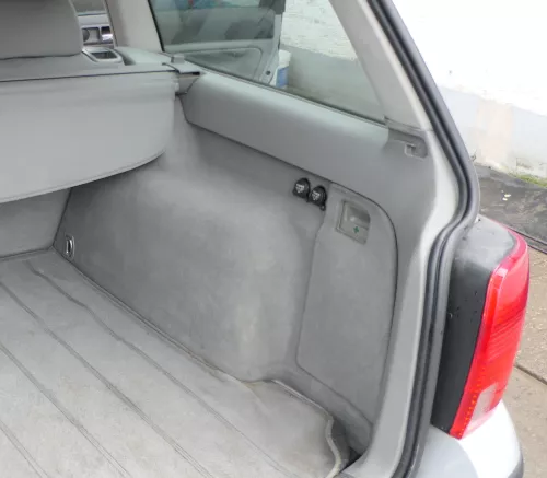 VW Passat 3BG 3B Abdeckung Verkleidung Kofferraum hinten rechts 3B9867428 grau