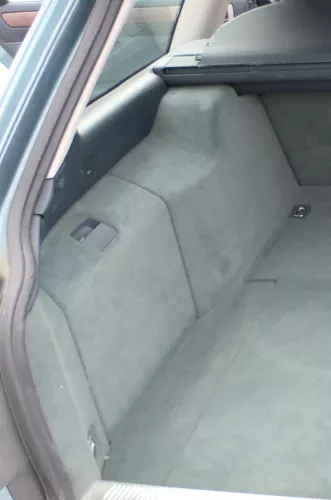 Audi A6 4B Abdeckung Verkleidung Kofferraum hinten links Seite lagos grün