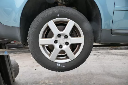 4x Audi A4 8E A6 4B Alufelgen 195/65R15 91H Winterreifen Reifen 4-7mm KBA 46659