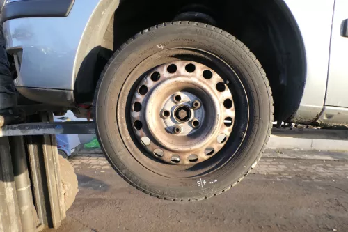 VW Sharan 7M Alhambra Winterreifen M&S Reifen Felgen 195/60R 16C 99/97T  4-7mm (165817)