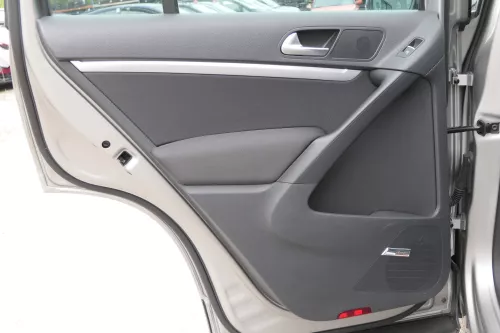 VW Tiguan 5N Türverkleidung Verkleidung Tür vorne+hinten Dynaudio schwarz (165941)