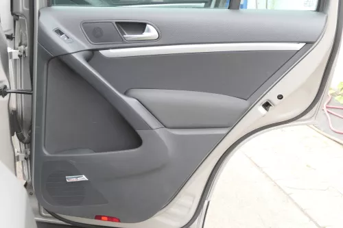 VW Tiguan 5N Türverkleidung Verkleidung Tür vorne+hinten Dynaudio schwarz (165941)