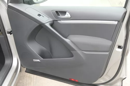 VW Tiguan 5N Türverkleidung Verkleidung Tür vorne+hinten Dynaudio schwarz (165941)