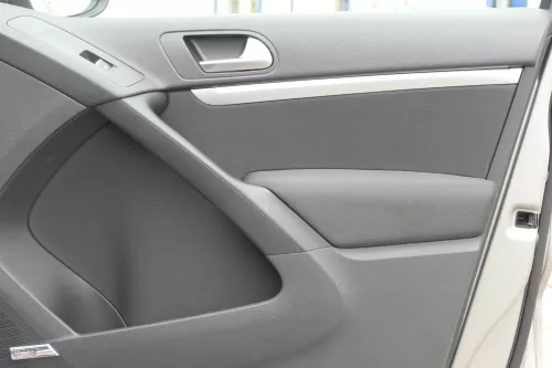 VW Tiguan 5N Türverkleidung Verkleidung Tür vorne+hinten Dynaudio schwarz (165941)