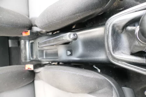 VW Golf 4 Bora Handbremse Feststellbremse schwarz Leder blaue Nähte (166118)