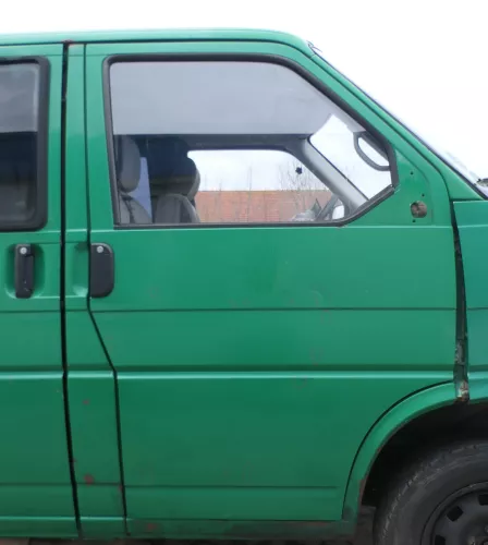 T4 Tür vorne rechts Beifahrertür Caravelle 7D0831056C ohneAnbauteil grün Polizei
