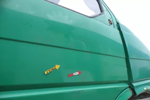 T4 Tür vorne rechts Beifahrertür Caravelle 7D0831056C ohneAnbauteil grün Polizei (166171)