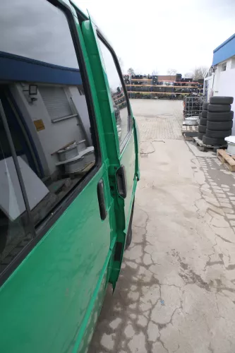 T4 Tür vorne rechts Beifahrertür Caravelle 7D0831056C ohneAnbauteil grün Polizei (166171)
